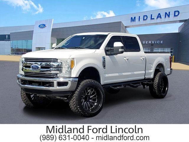 2017 Ford F-250 Super Duty Lariat — photo 1 of 26