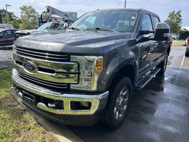 2017 Ford F-250 Super Duty Lariat — photo 1 of 20