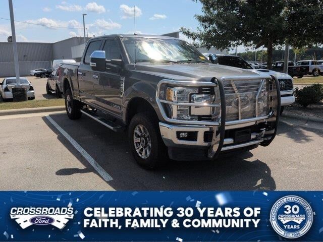 2017 Ford F-250 Super Duty Lariat — photo 1 of 26