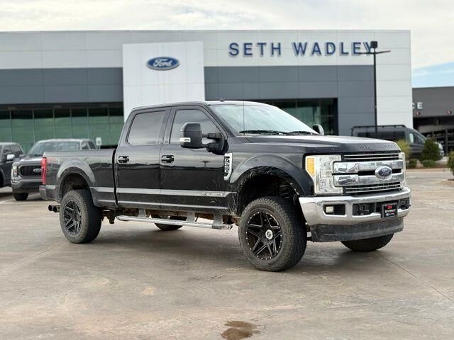 2017 Ford F-250 Super Duty Lariat — photo 1 of 18