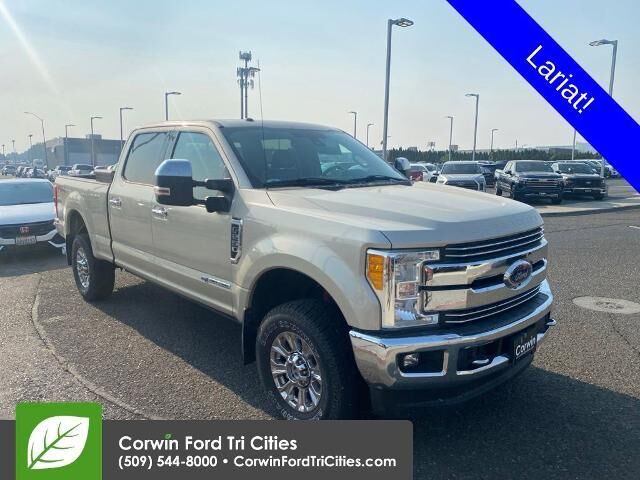 2017 Ford F-250 Super Duty Lariat — photo 1 of 39