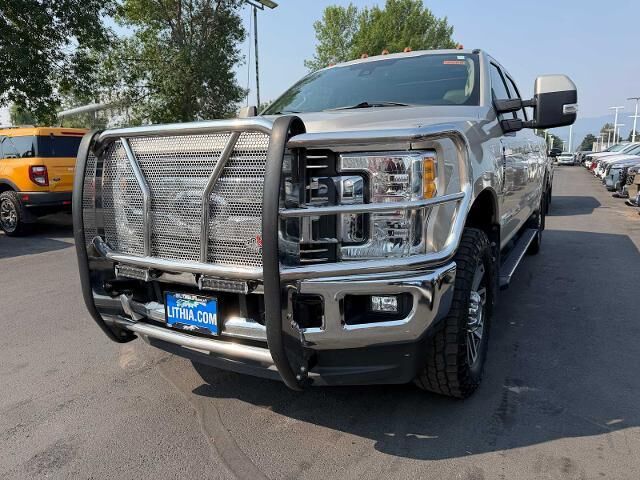 2017 Ford F-250 Super Duty Lariat — photo 1 of 13