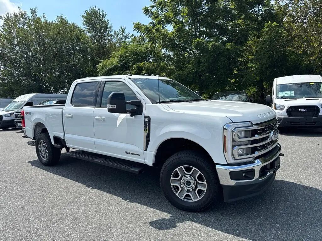 2025 Ford F-250 Super Duty Lariat — photo 1 of 26