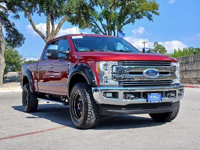 2017 Ford F-250 Super Duty Lariat — photo 1 of 26