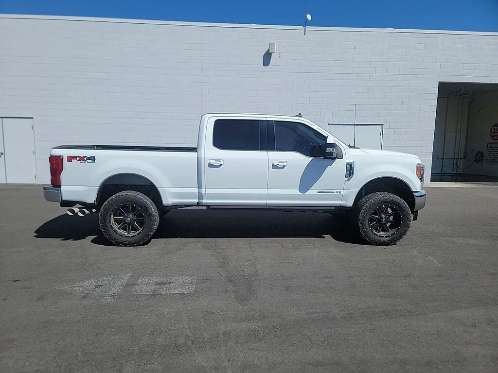 2019 Ford F-250 Super Duty Lariat — photo 1 of 10