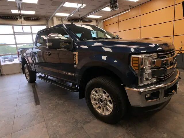 2019 Ford F-250 Super Duty Lariat — photo 1 of 13
