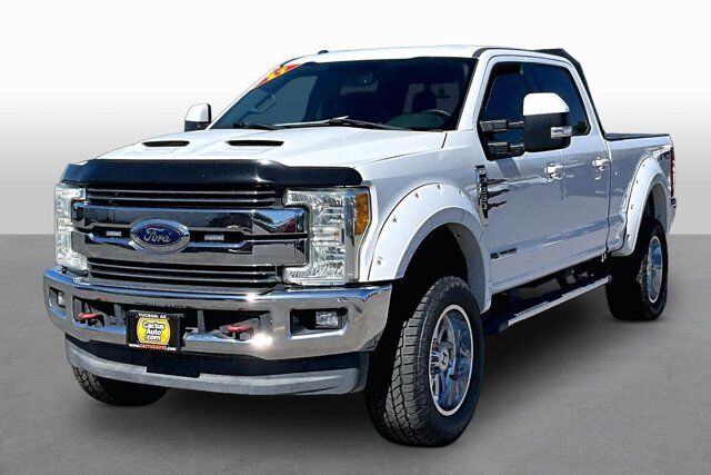 2017 Ford Super Duty F-250 SRW Lariat — photo 1 of 13