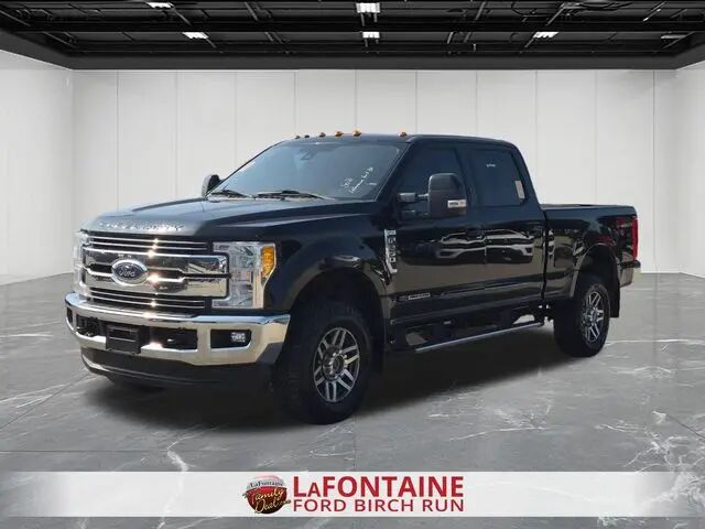 2017 Ford F-250 Super Duty Lariat — photo 1 of 11