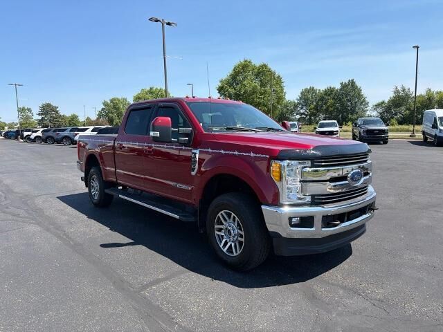 2017 Ford F-250 Super Duty Lariat — photo 1 of 15