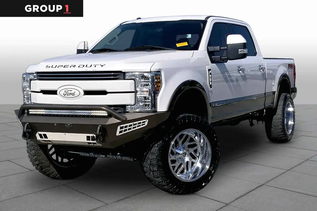 2018 Ford F-250 Super Duty Lariat — photo 1 of 13