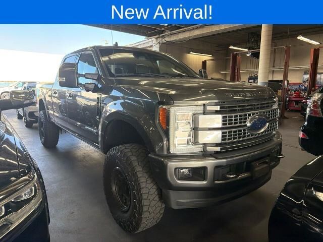 2019 Ford F-250 Super Duty Platinum — photo 1 of 34