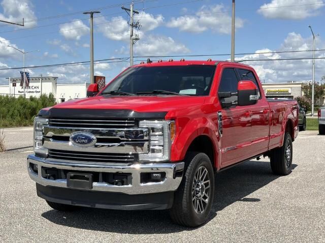 2019 Ford F-250 Super Duty Lariat — photo 1 of 26