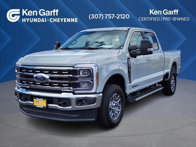 2025 Ford F-250 Super Duty Lariat — photo 1 of 13