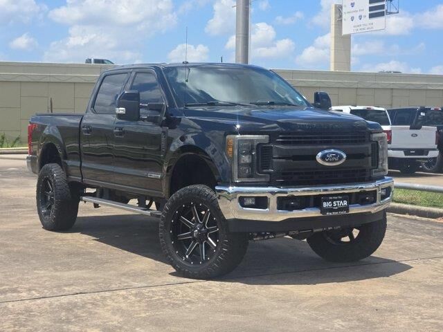 2017 Ford F-250 Super Duty Lariat — photo 1 of 13