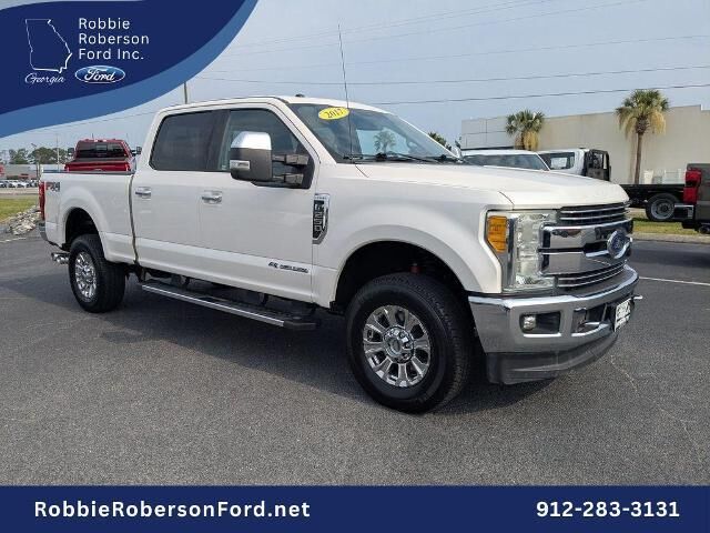 2017 Ford F-250 Super Duty Lariat — photo 1 of 13