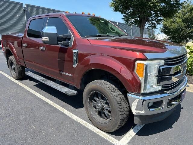 2017 Ford F-250 Super Duty Lariat — photo 1 of 14