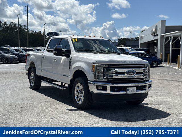 2017 Ford Super Duty F-250 SRW Lariat — photo 1 of 2