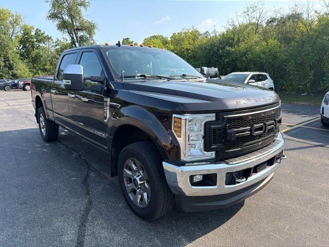 2019 Ford F-250 Super Duty Lariat — photo 1 of 12
