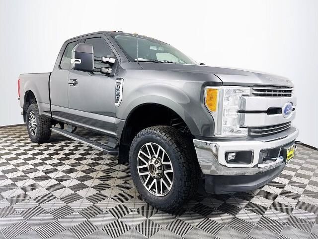 2017 Ford F-250 Super Duty Lariat — photo 1 of 39