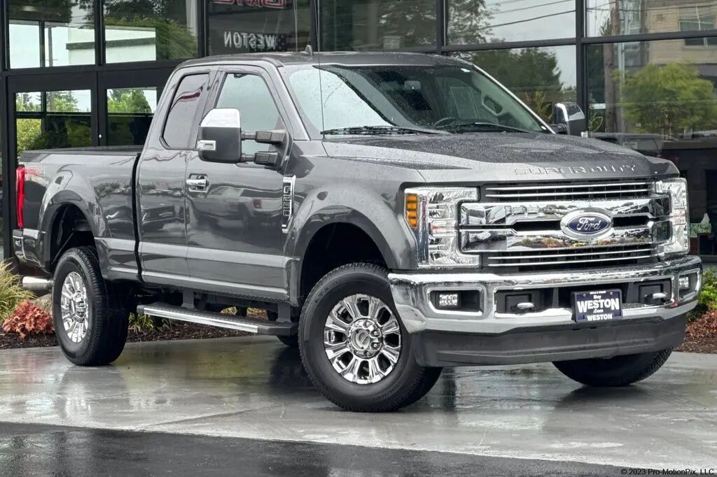 2019 Ford F-250 Super Duty Lariat — photo 1 of 13