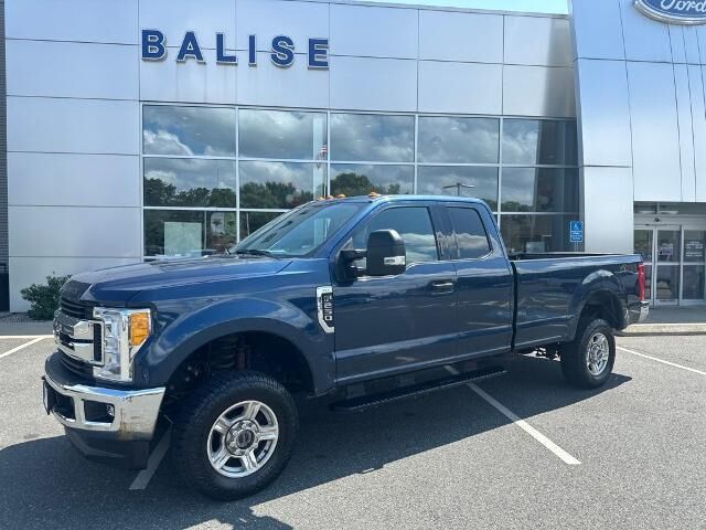 2017 Ford F-250 Super Duty Lariat — photo 1 of 18
