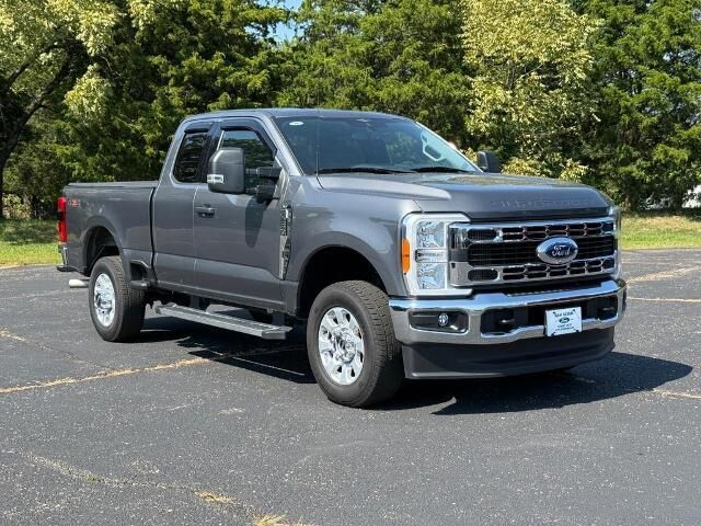 2023 Ford F-250 Super Duty XLT — photo 1 of 13