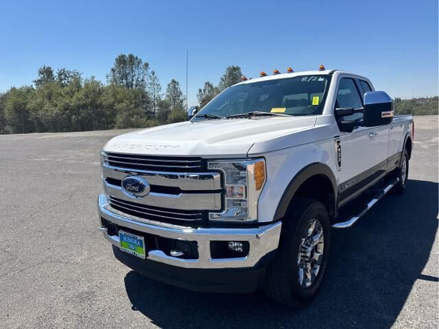 2017 Ford F-250 Super Duty Lariat — photo 1 of 12