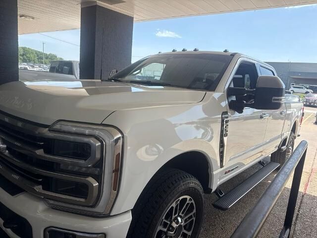2026 Ford F-250 Super Duty Platinum — photo 1 of 13