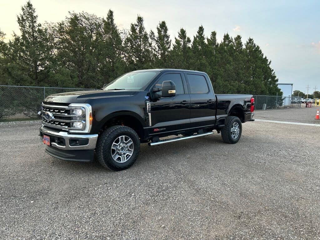 2025 Ford F-250 Super Duty Lariat — photo 1 of 25