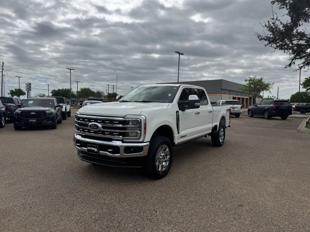 2024 Ford F-250 Super Duty Lariat — photo 1 of 13