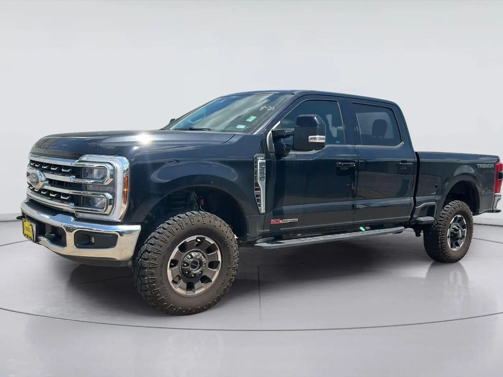 2025 Ford F-250 Super Duty Lariat — photo 1 of 10