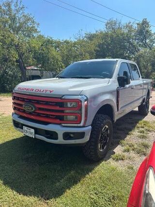 2025 Ford F-250 Super Duty Lariat — photo 1 of 11