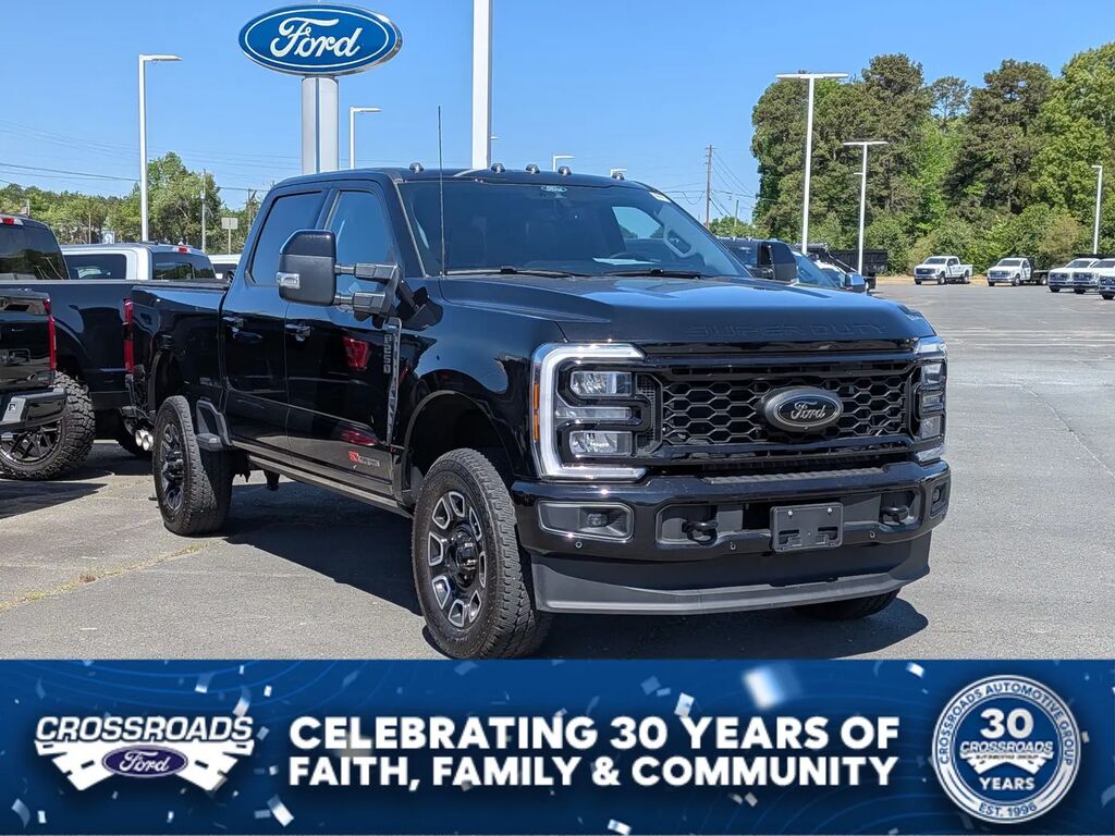 2025 Ford F-250 Super Duty Lariat — photo 1 of 40