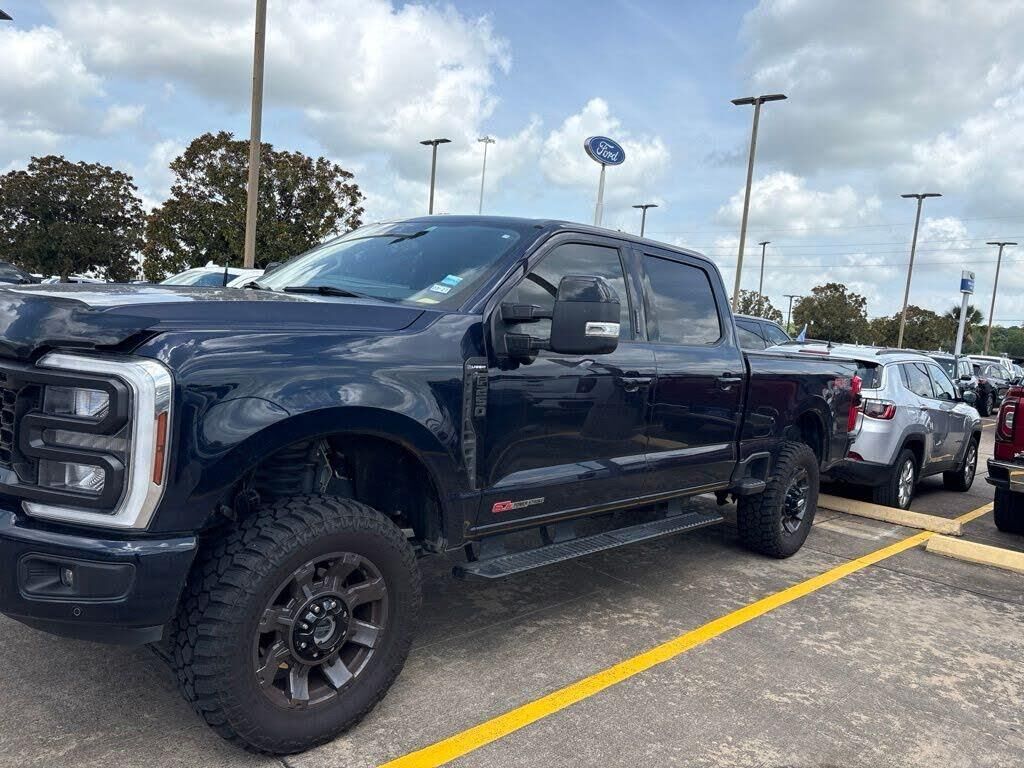 2024 Ford F-250 Super Duty Lariat — photo 1 of 2