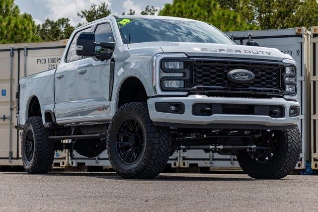 2025 Ford F-250 Super Duty Lariat — photo 1 of 39
