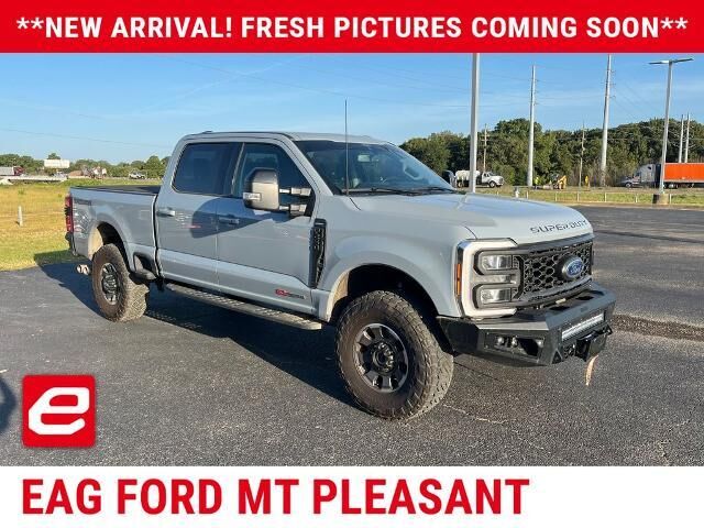 2024 Ford F-250 Super Duty Lariat — photo 1 of 26