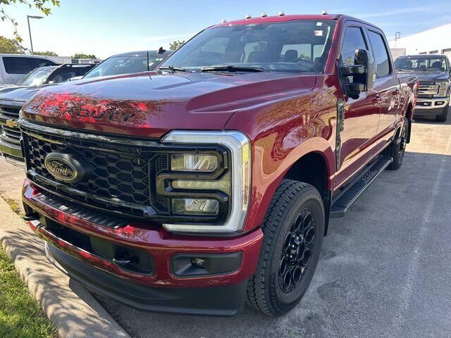2025 Ford F-250 Super Duty Lariat — photo 1 of 13