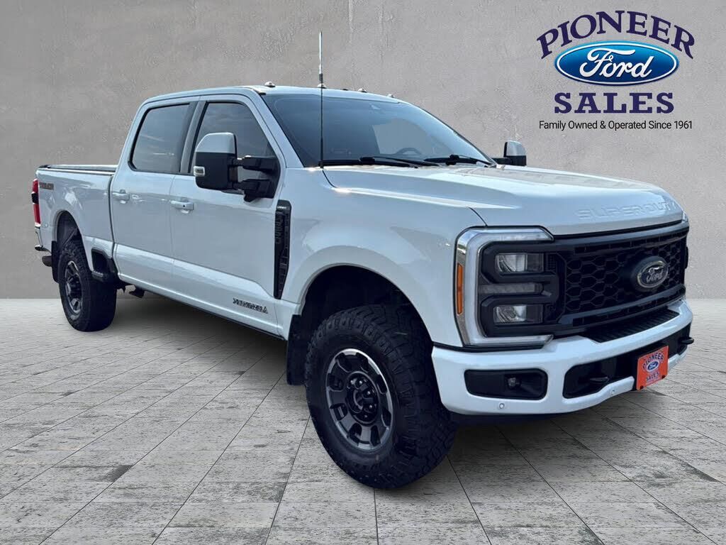 2023 Ford F-250 Super Duty Lariat — photo 1 of 2