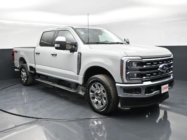 2025 Ford F-250 Super Duty Lariat — photo 1 of 39