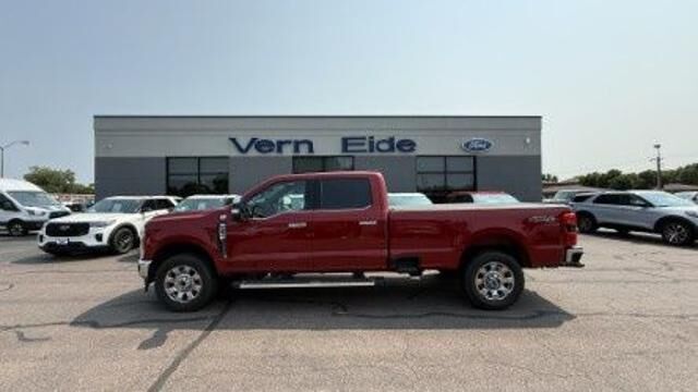 2024 Ford F-250 Super Duty Lariat — photo 1 of 15