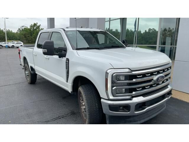 2025 Ford F-250 Super Duty Lariat — photo 1 of 41