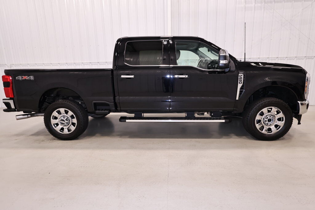 2026 Ford Super Duty F-250 SRW Lariat — photo 1 of 12