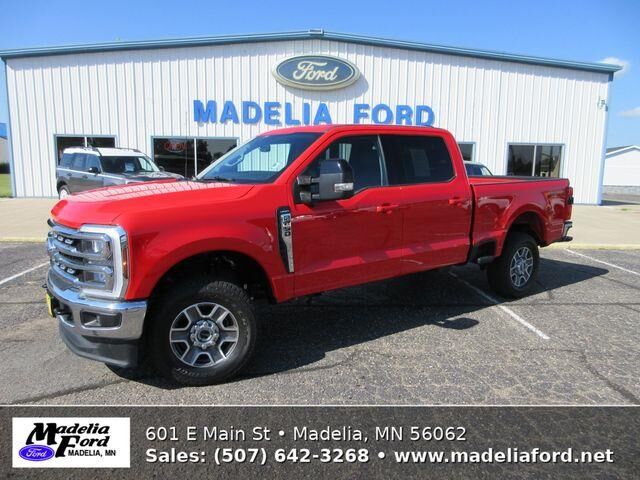 2025 Ford F-250 Super Duty Lariat — photo 1 of 26