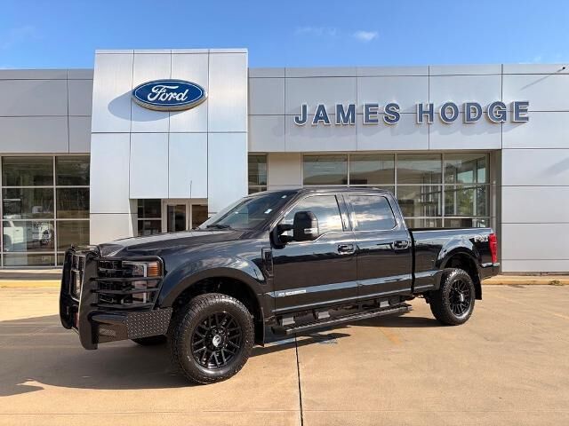 2022 Ford F-250 Super Duty Lariat — photo 1 of 13