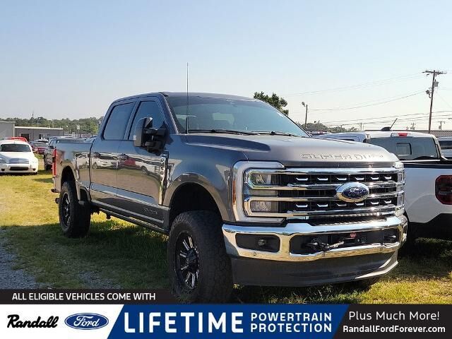 2024 Ford F-250 Super Duty Lariat — photo 1 of 10