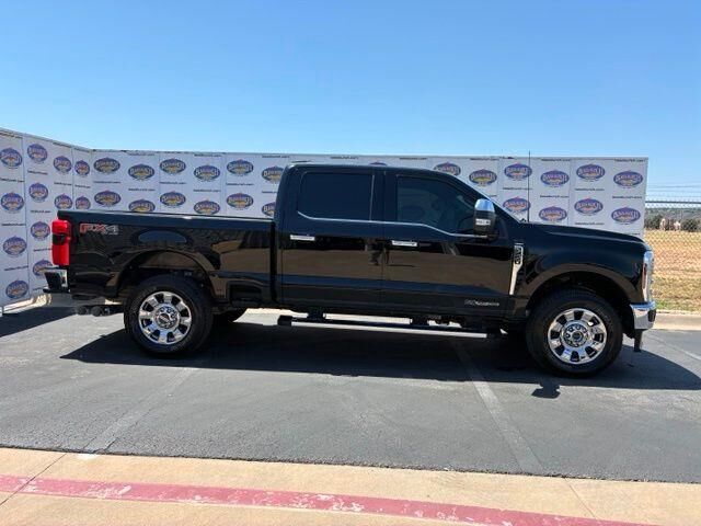 2024 Ford F-250 Super Duty Lariat — photo 1 of 26