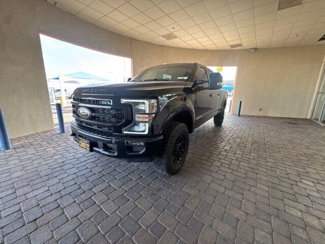 2022 Ford F-250 Super Duty Lariat — photo 1 of 8