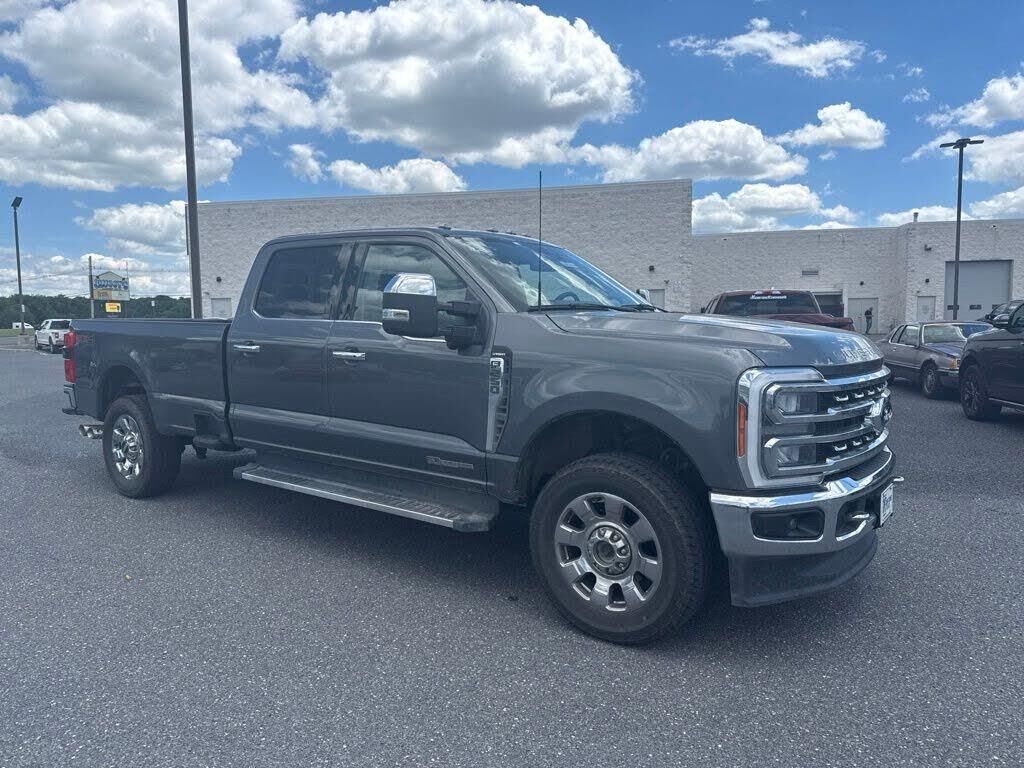 2023 Ford F-250 Super Duty Lariat — photo 1 of 2