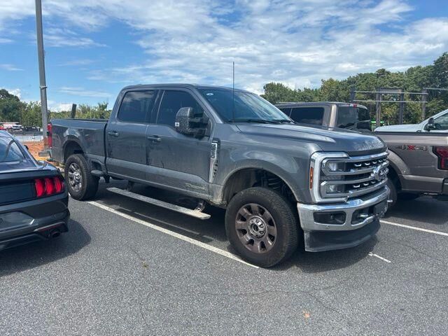 2024 Ford F-250 Super Duty Lariat — photo 1 of 13