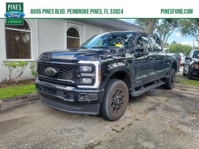 2025 Ford F-250 Super Duty Lariat — photo 1 of 8
